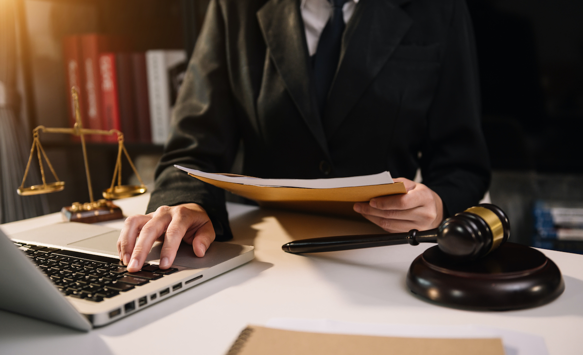 Avocat en Droit du Travail: Quand et Pourquoi Faire Appel à un Spécialiste?