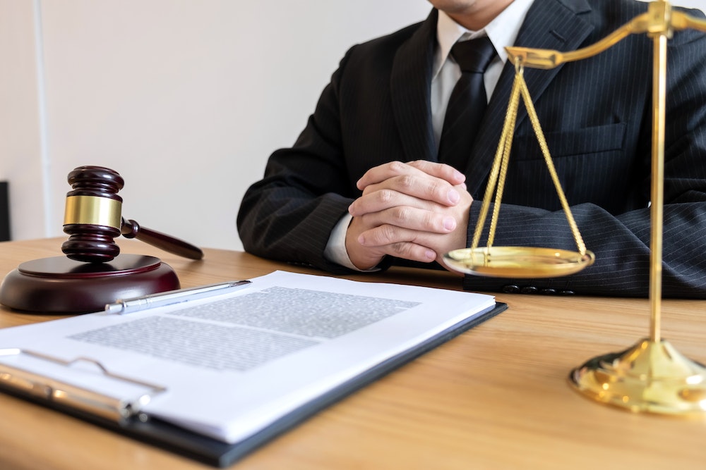 Comment l'expertise judiciaire contribue à l'évolution du droit pénal international