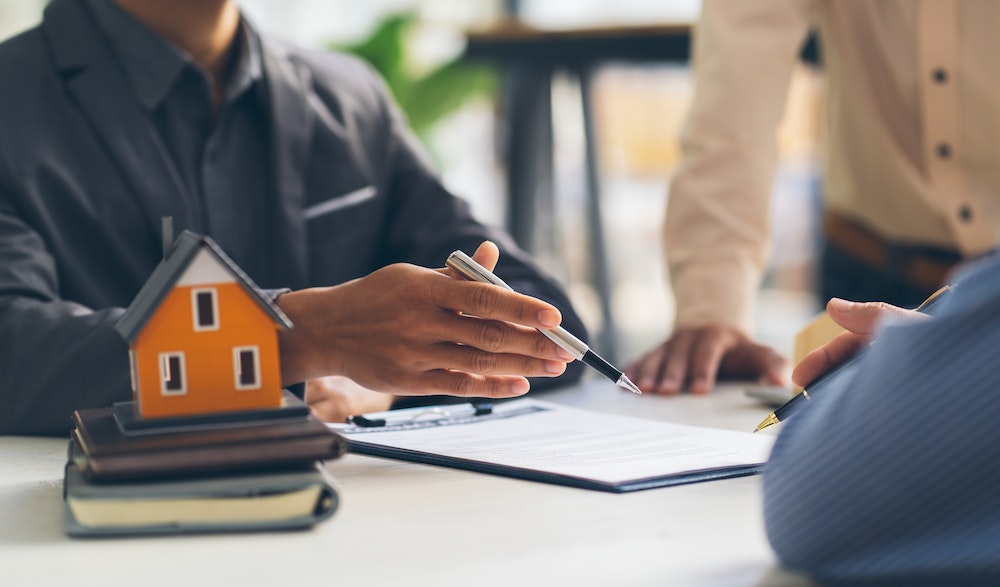 Comprendre le Contrat de Bail Commercial : Un Guide Complet