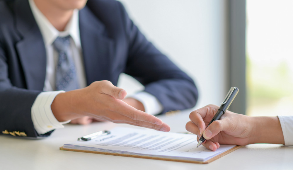 Caractéristiques et qualification du contrat de travail : une analyse approfondie