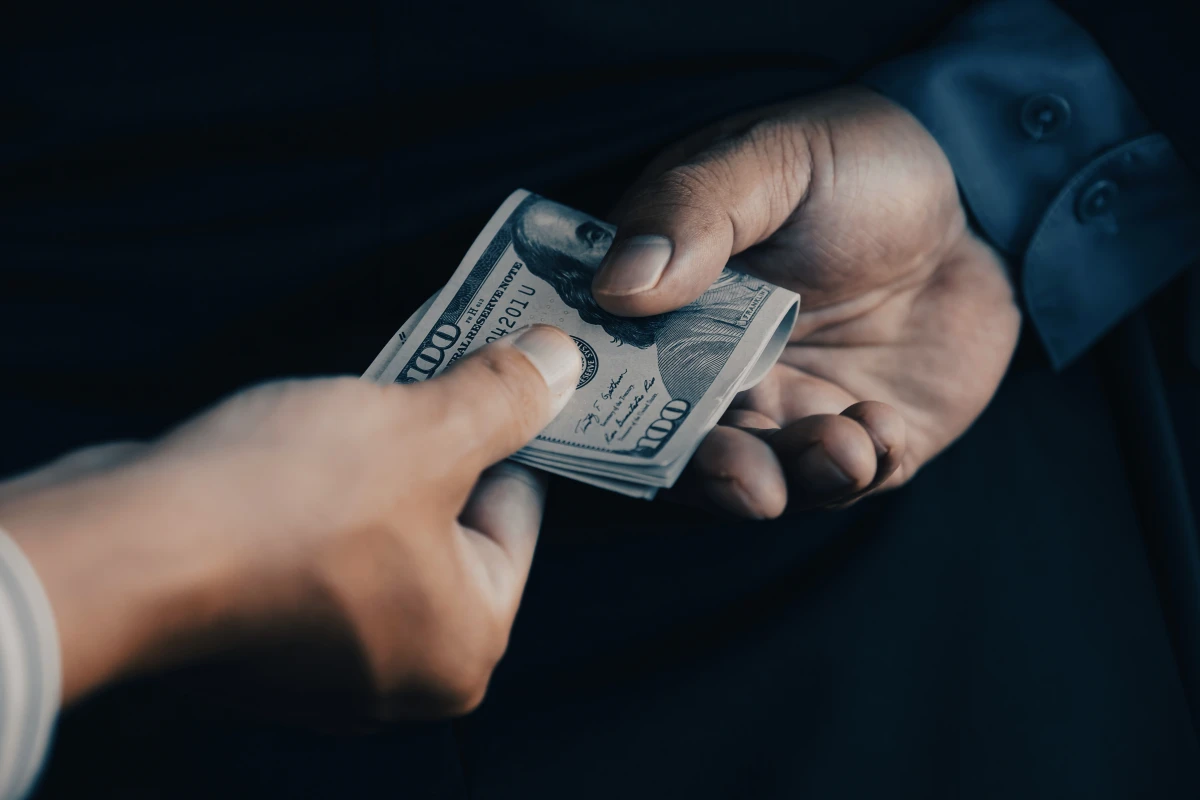 La lutte contre la corruption s'intensifie : des sanctions plus sévères pour assainir la société