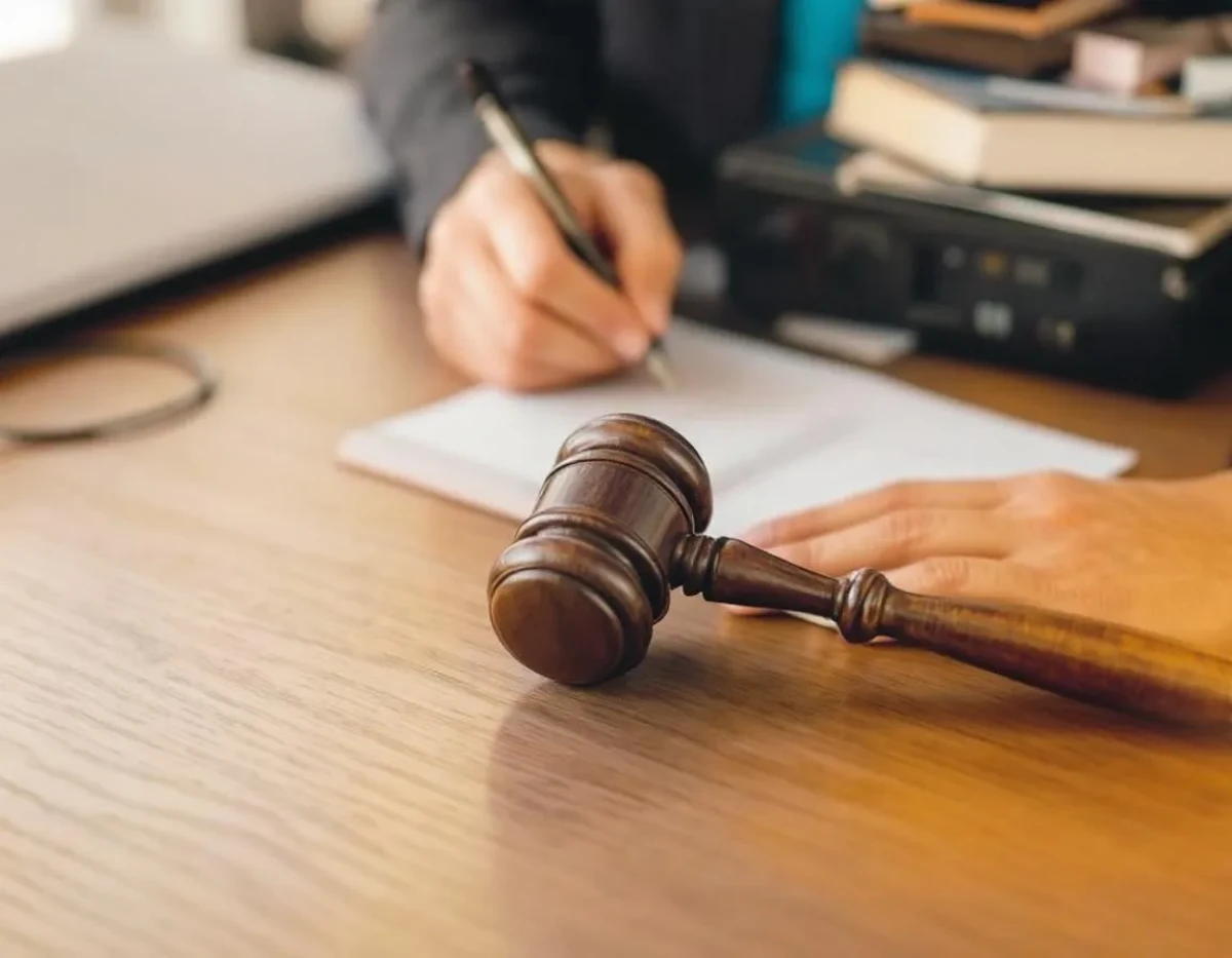 L'annonce légale de dissolution : guide complet pour une procédure sans faille